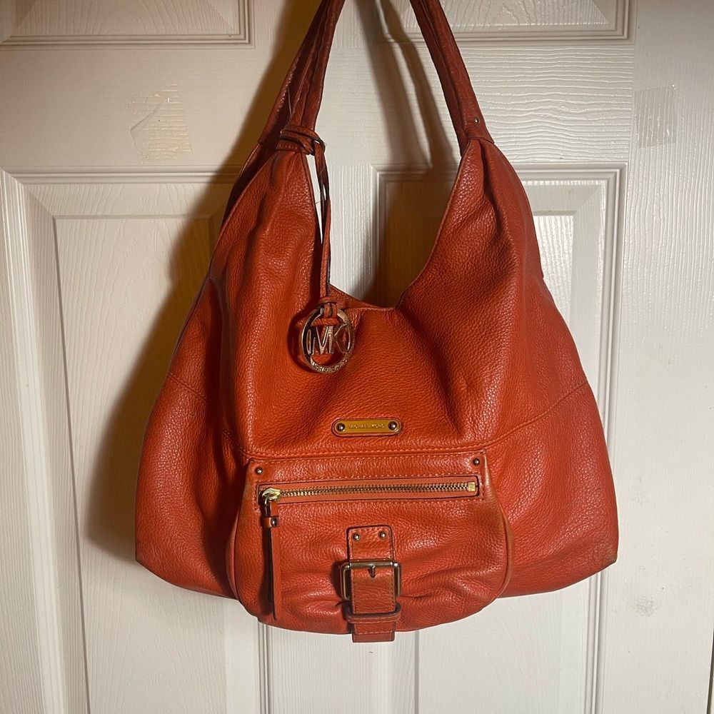 Michael Kors Leather Orange Austin Large shoulder Bag gold tone hardwares. - Picture 2 of 16